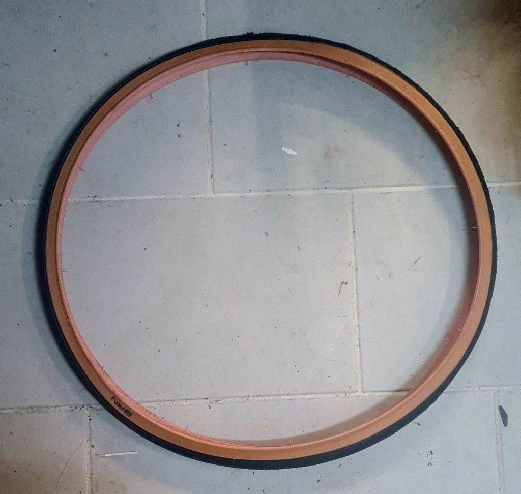 CUBIERTA BRN 28-590 26X1 1/8  x 1 1/4 (650X28-32A)